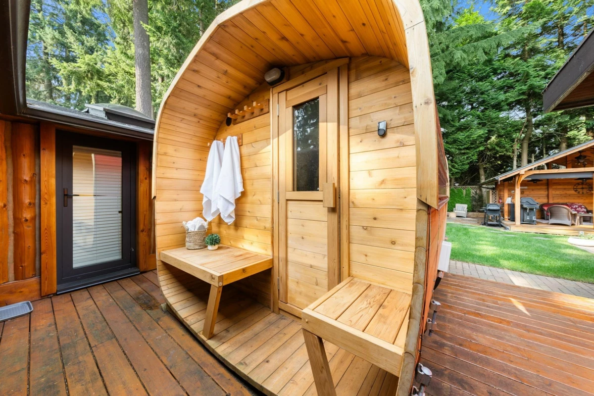 Backyard Photo of 2540 Boswell Avenue, North Vancouver, BC