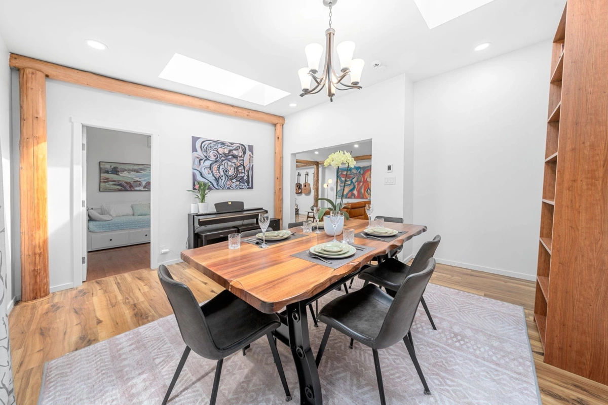 Breakfast Nook Photo of 2540 Boswell Avenue, North Vancouver, BC