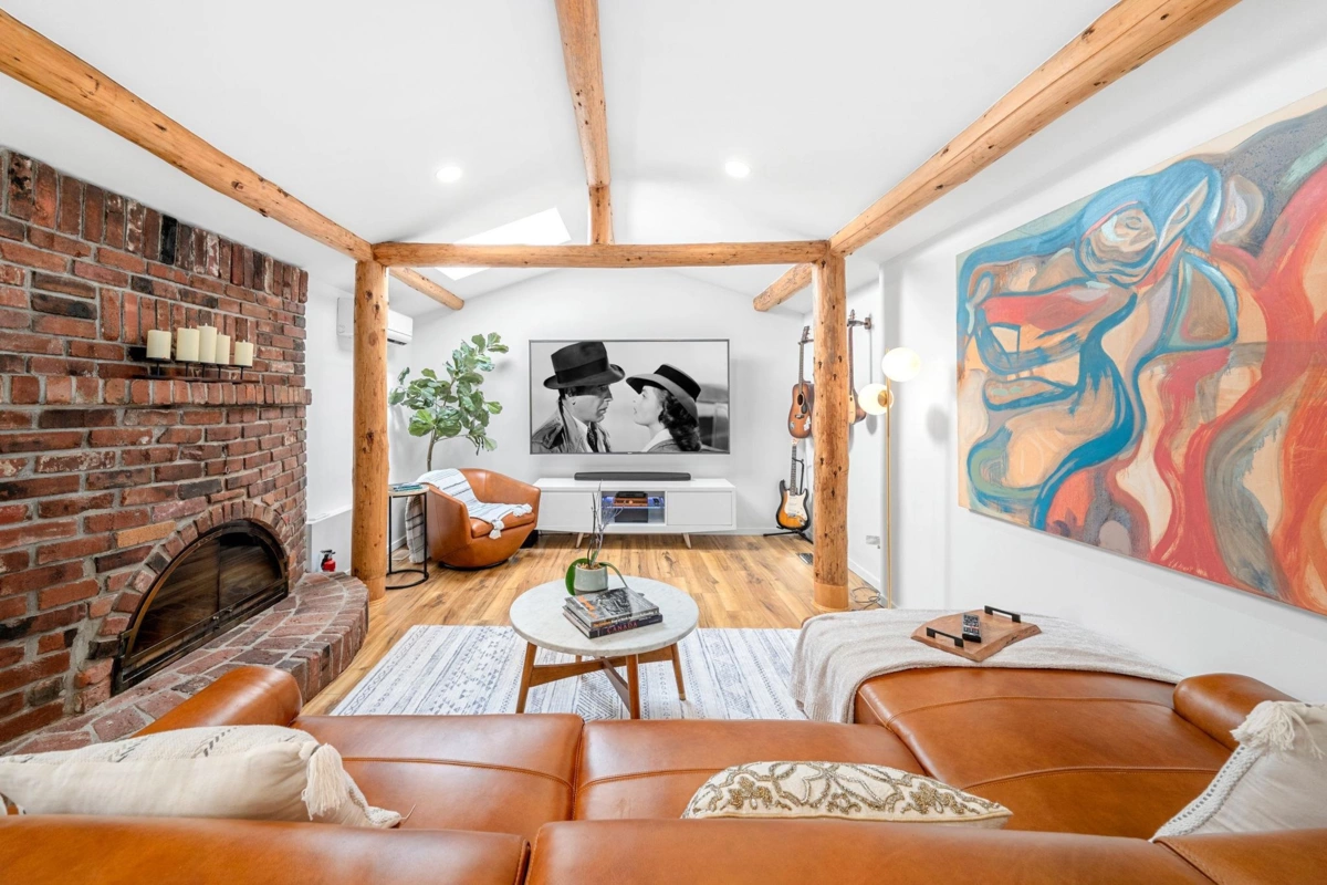 Family Room Photo of 2540 Boswell Avenue, North Vancouver, BC