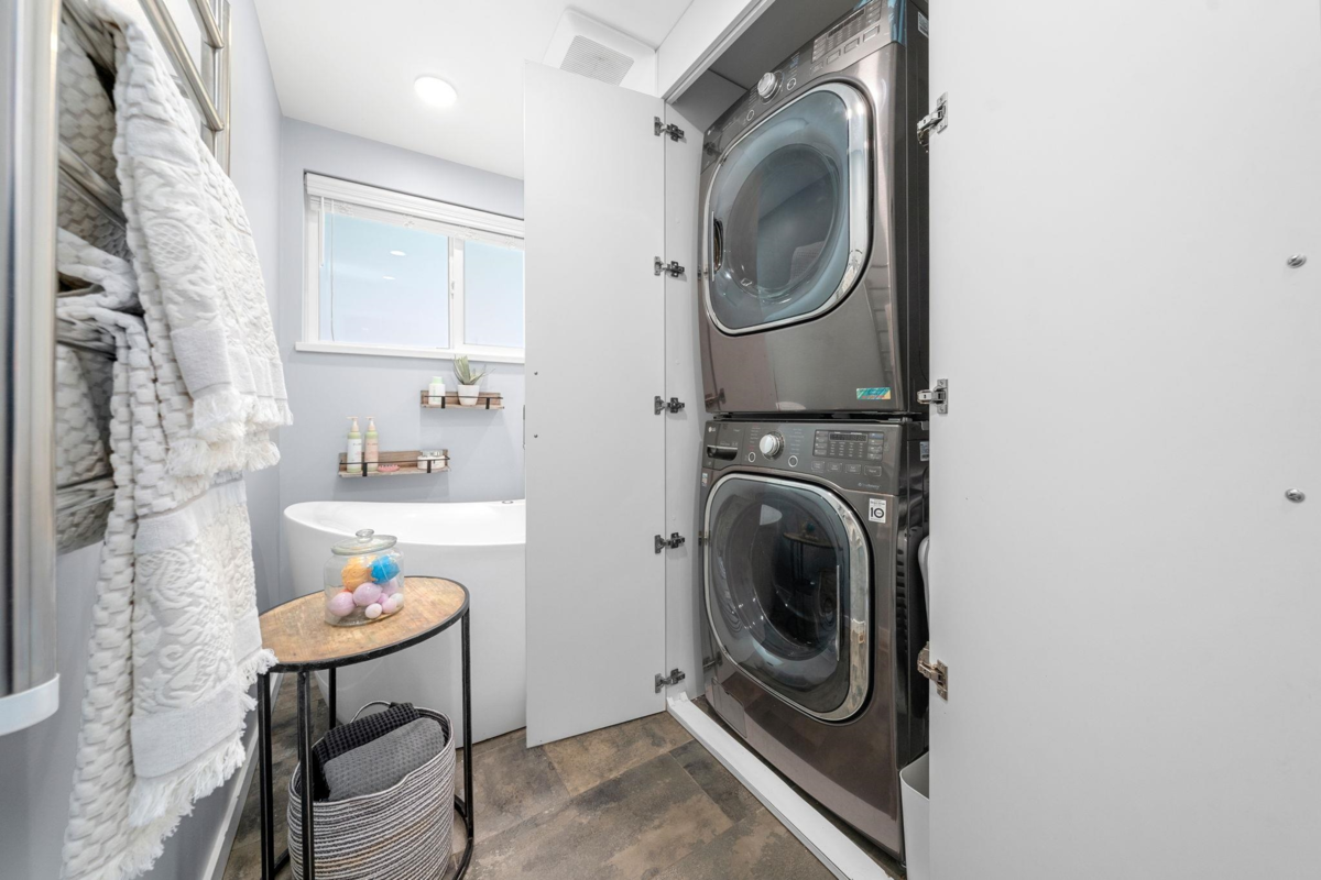 Hallway Photo of 2540 Boswell Avenue, North Vancouver, BC