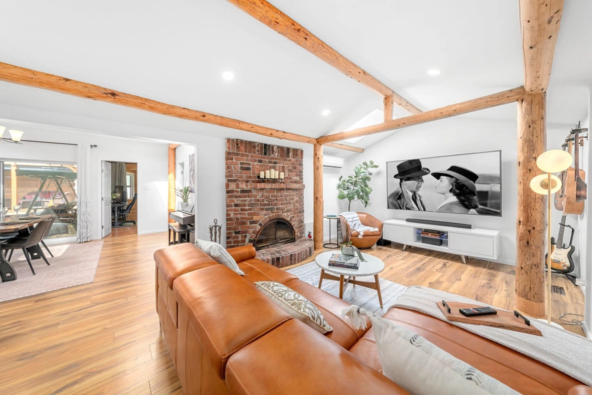 Living Room Photo of 2540 Boswell Avenue, North Vancouver, BC