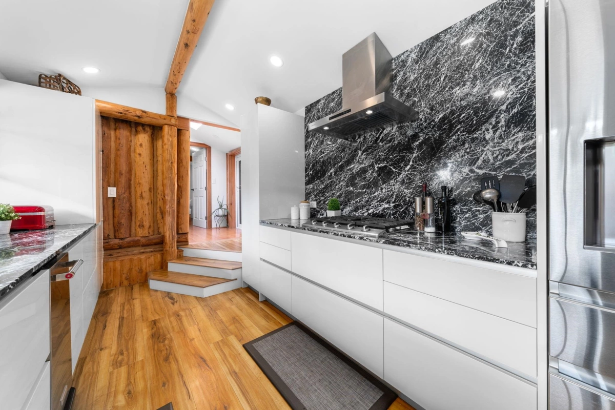 Primary Bathroom Photo of 2540 Boswell Avenue, North Vancouver, BC