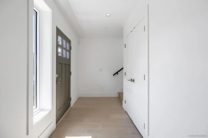 Hallway Photo of 1427 E 27th Avenue, Vancouver, BC