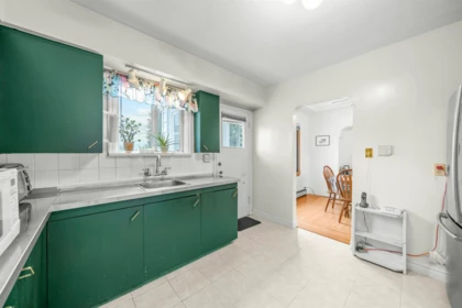 Primary Bedroom Photo of 1371 Duthie Avenue, Burnaby, BC