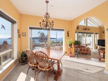 6682 Sunshine Coast Highway, Sechelt, BC, Sechelt — Single Family Residence for sale