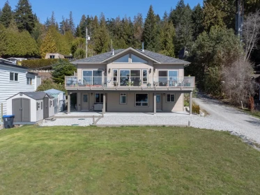 6682 Sunshine Coast Highway, Sechelt, BC, Sechelt — Single Family Residence for sale