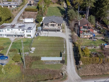 Garden / Landscaping Photo of 6682 Sunshine Coast Highway, Sechelt, BC