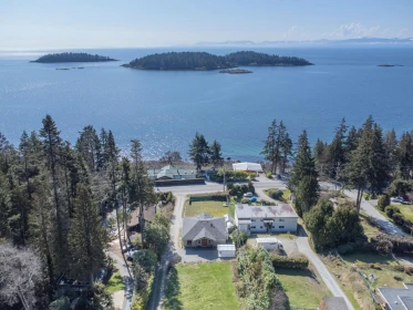 Hot Tub / Spa Photo of 6682 Sunshine Coast Highway, Sechelt, BC