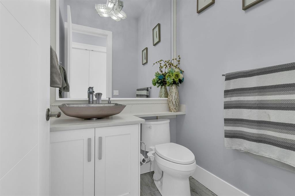 Powder Room Photo of 27977 Stagecoach Avenue, Abbotsford, BC