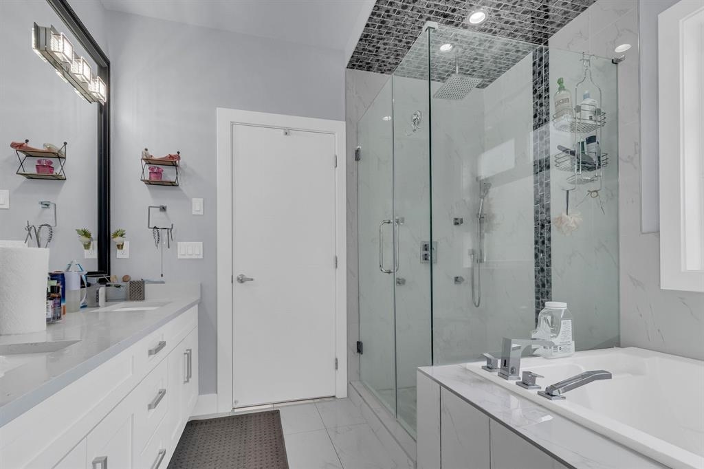 Walk-In Closet Photo of 27977 Stagecoach Avenue, Abbotsford, BC