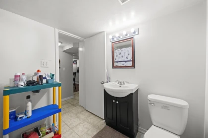 Entry Foyer Photo of 545 Skeena Street, Vancouver, BC