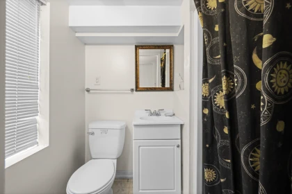 Hallway Photo of 545 Skeena Street, Vancouver, BC