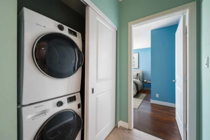 Powder Room Photo of 1003 11 E Royal Avenue, New Westminster, BC