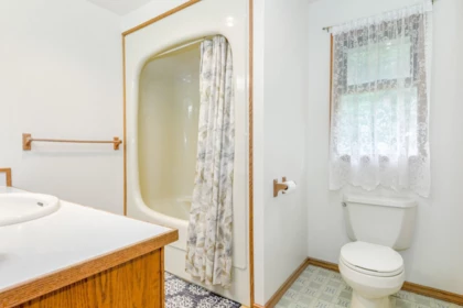 Hot Tub / Spa Photo of 33845 Richards Avenue, Mission, BC