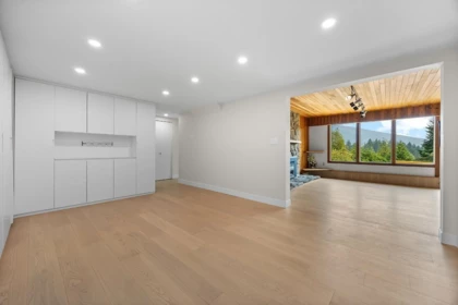 Breakfast Nook Photo of 96 Bonnymuir Drive, West Vancouver, BC