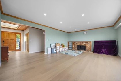 Hallway Photo of 96 Bonnymuir Drive, West Vancouver, BC
