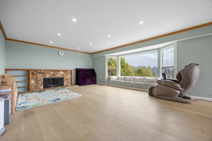 Kitchen Island Photo of 96 Bonnymuir Drive, West Vancouver, BC