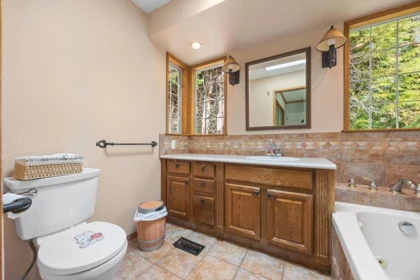 Mudroom Photo of 96 Bonnymuir Drive, West Vancouver, BC