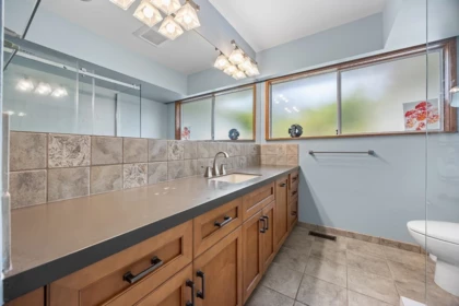 Powder Room Photo of 96 Bonnymuir Drive, West Vancouver, BC