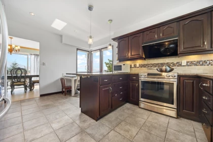 Primary Bedroom Photo of 96 Bonnymuir Drive, West Vancouver, BC