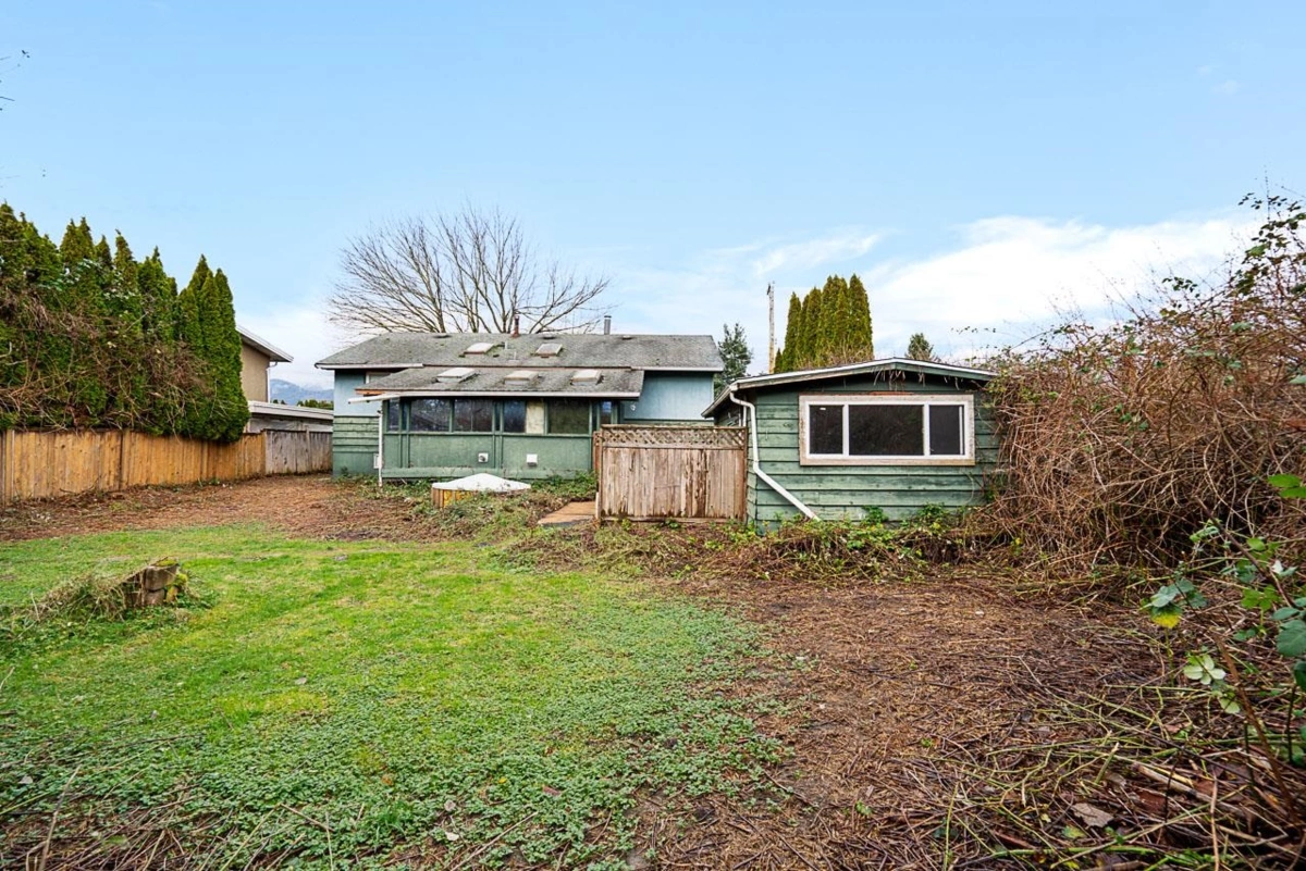Front Yard Photo of 46782 First Avenue, Chilliwack, BC