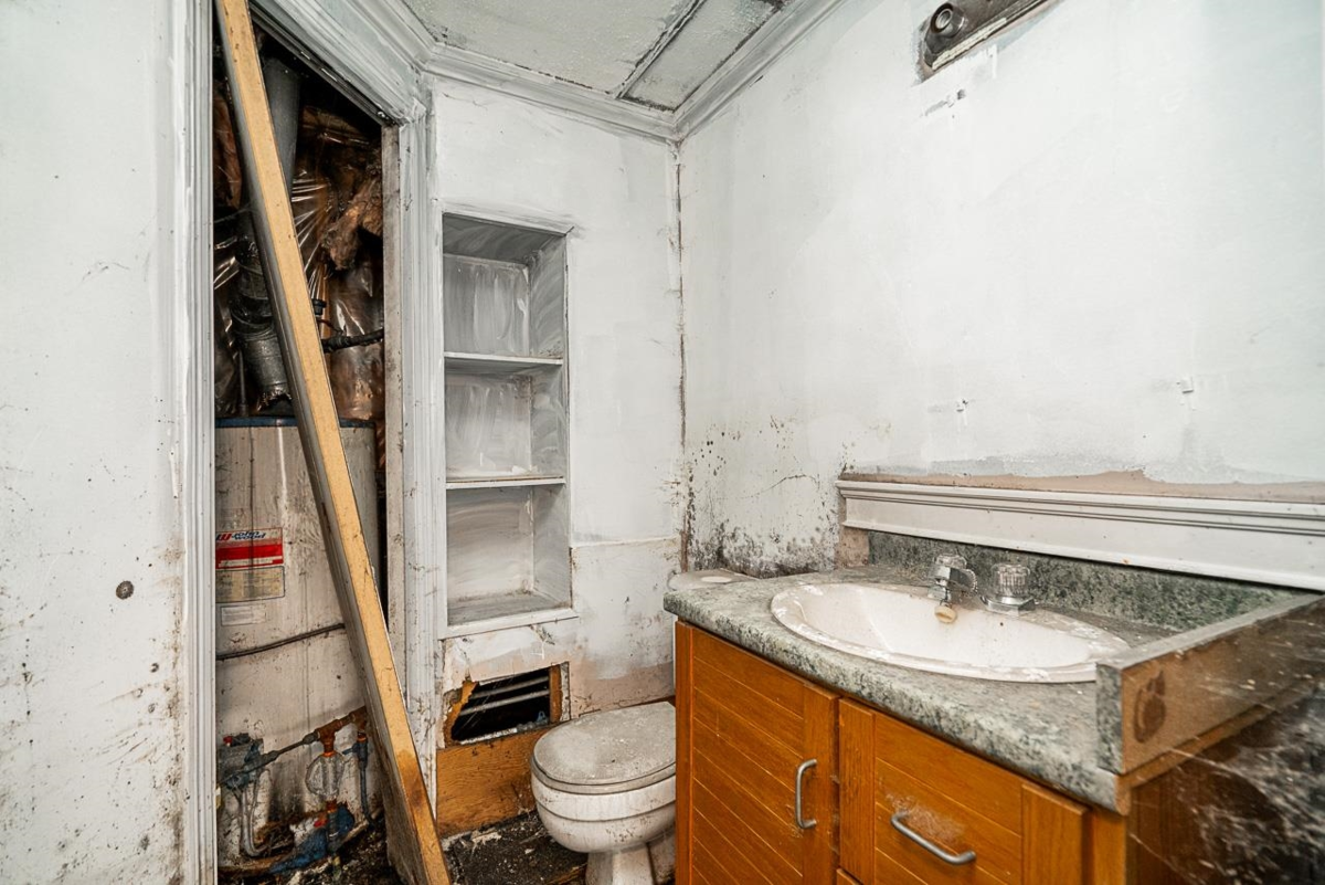 Hot Tub / Spa Photo of 46782 First Avenue, Chilliwack, BC