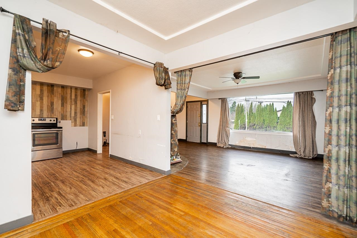 Walk-In Closet Photo of 46782 First Avenue, Chilliwack, BC