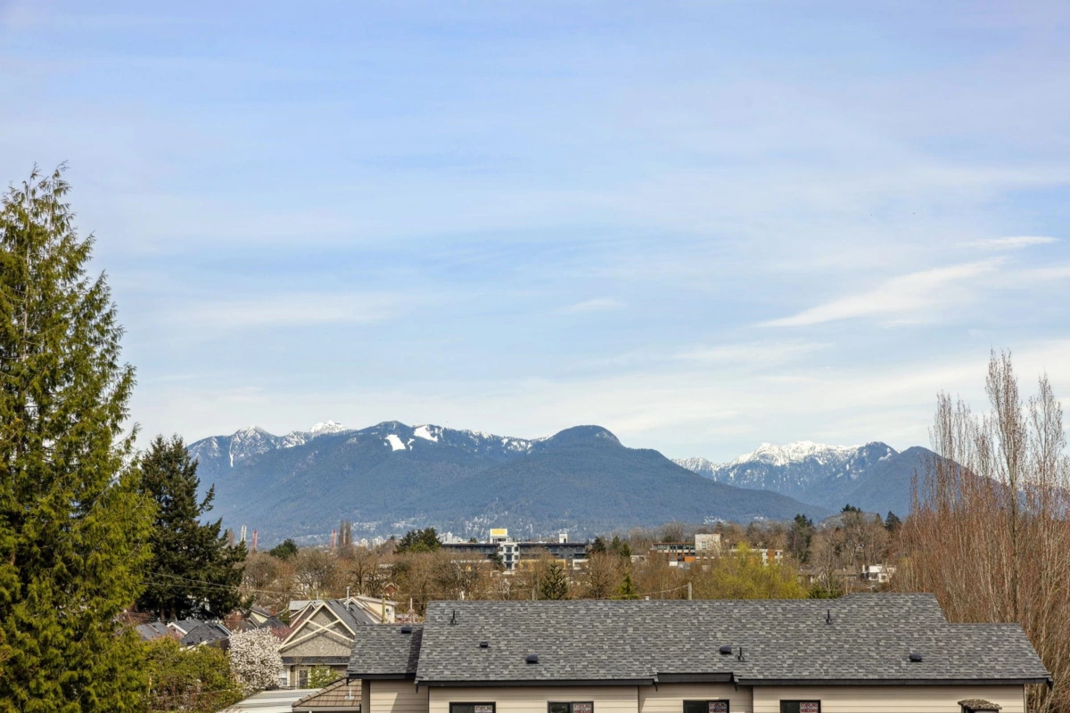 Garden / Landscaping Photo of 3381 Victoria Drive, Vancouver, BC