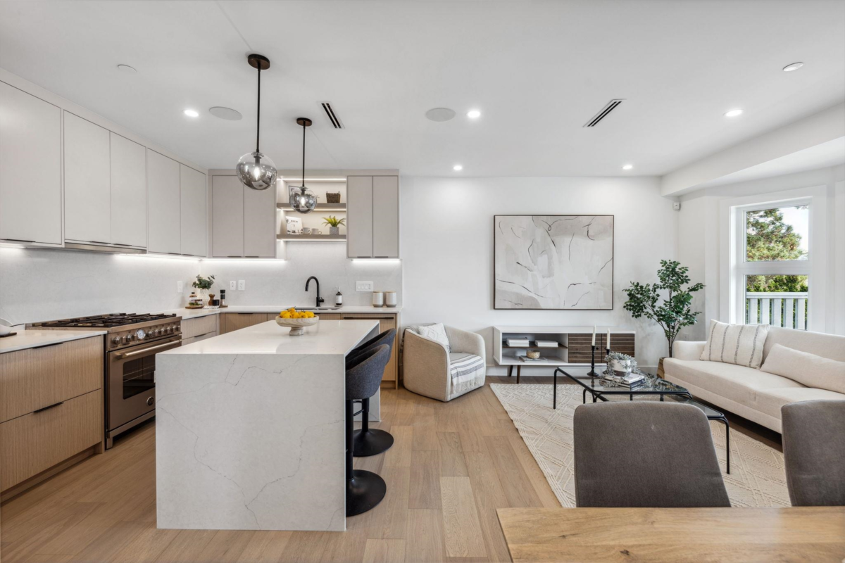 Guest Bathroom Photo of 3381 Victoria Drive, Vancouver, BC