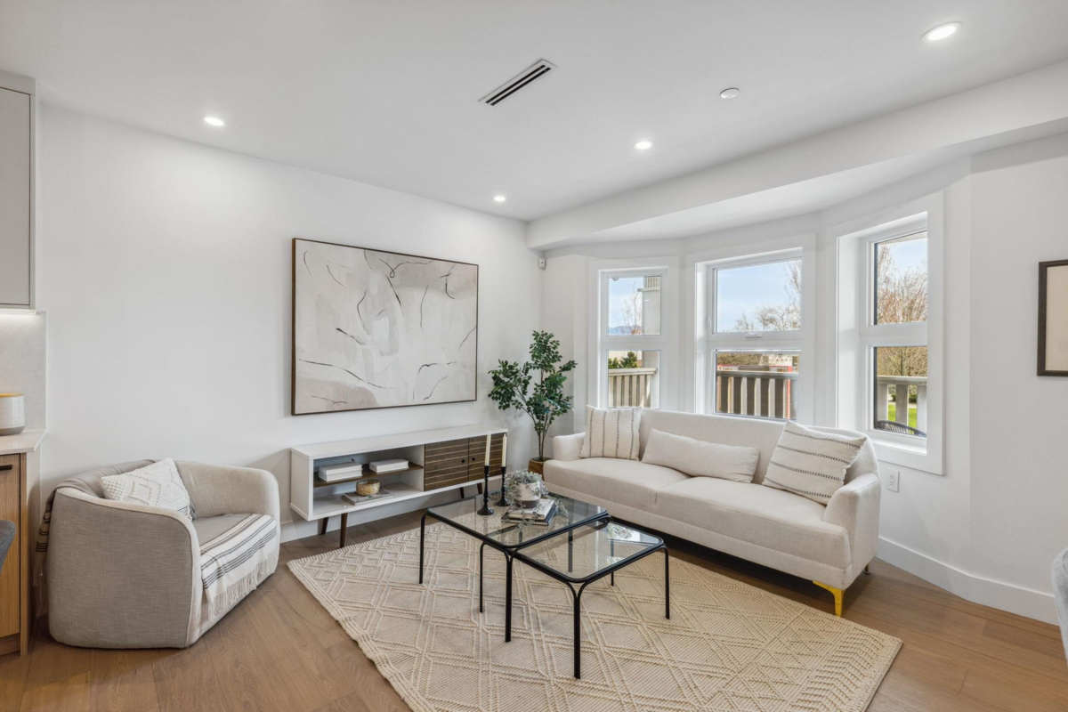 Primary Bathroom Photo of 3381 Victoria Drive, Vancouver, BC