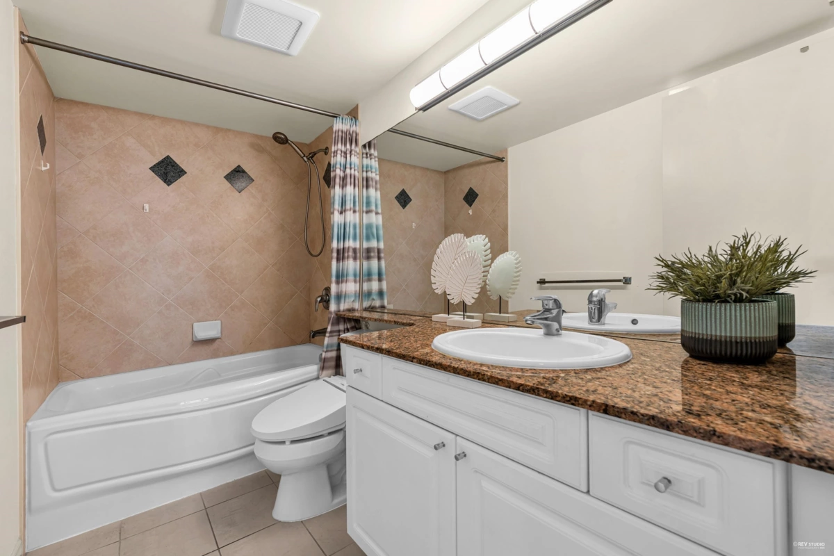 Bedroom 2 Photo of 902 5933 Cooney Road, Richmond, BC