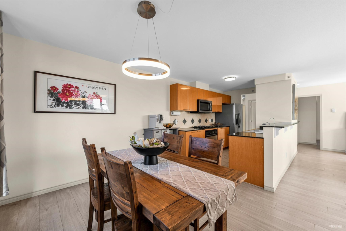 Family Room Photo of 902 5933 Cooney Road, Richmond, BC