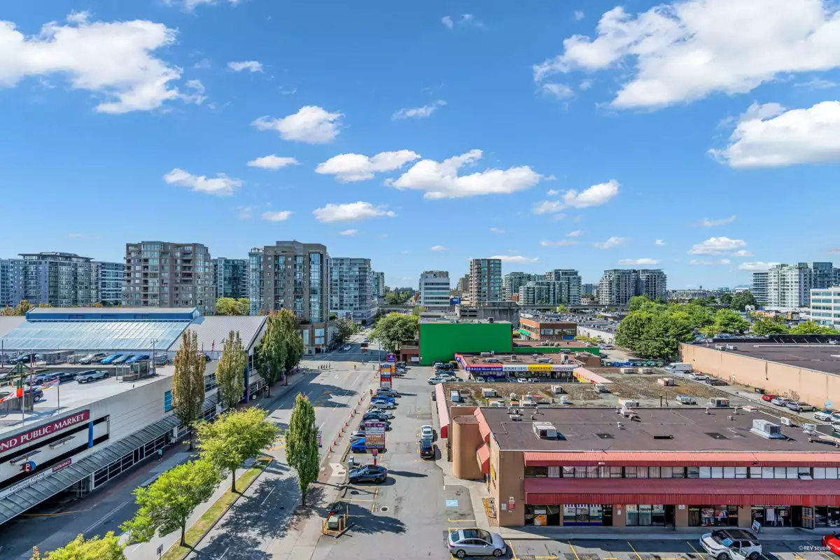 Kitchen Photo of 902 5933 Cooney Road, Richmond, BC