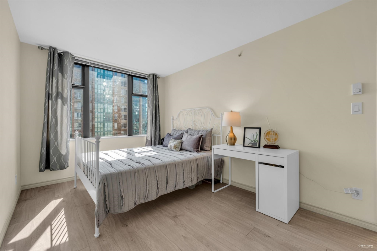 Walk-In Closet Photo of 902 5933 Cooney Road, Richmond, BC