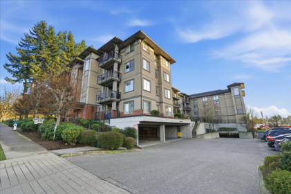 Outdoor Deck Photo of 411 33898 Pine Street, Abbotsford, BC
