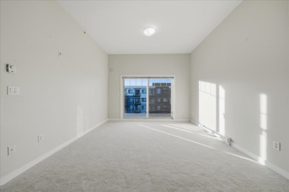 Walk-In Closet Photo of 411 33898 Pine Street, Abbotsford, BC