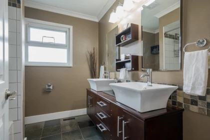 Guest Bathroom Photo of 286 Robson Place, Delta, BC