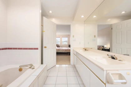 Entry Foyer Photo of 3606 Mckay Drive, Richmond, BC