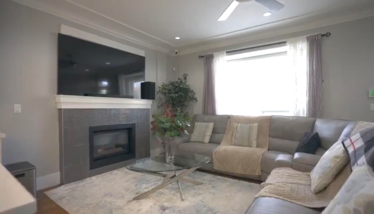 Living Room Photo of 24073 102 Avenue, Maple Ridge, BC