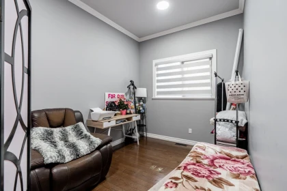 Guest Bathroom Photo of 14867 76a Avenue, Surrey, BC