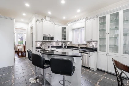 Kitchen Island Photo of 14867 76a Avenue, Surrey, BC