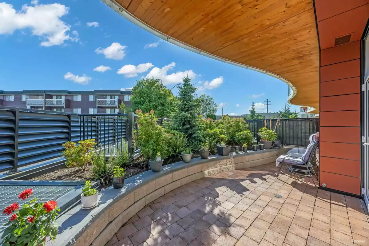 Entry Foyer Photo of 105 20416 Park Avenue, Langley, BC