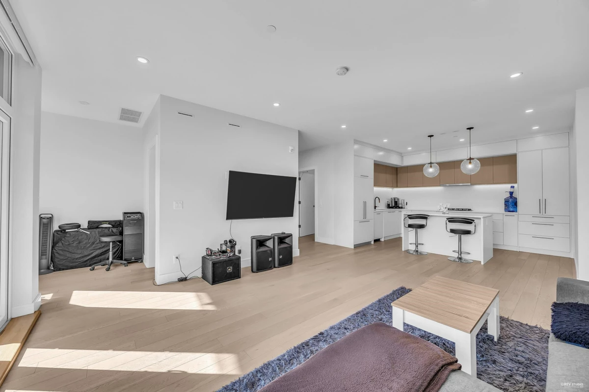 Living Room Photo of 105 20416 Park Avenue, Langley, BC