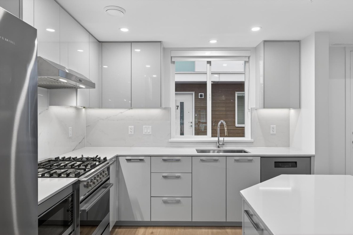 Living Room Photo of 11 10333 River Drive, Richmond, BC