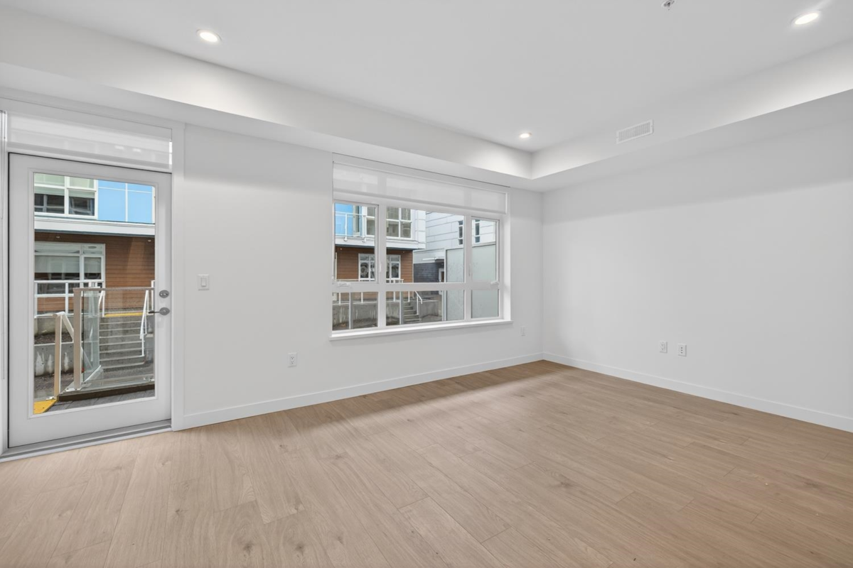 Primary Bathroom Photo of 11 10333 River Drive, Richmond, BC