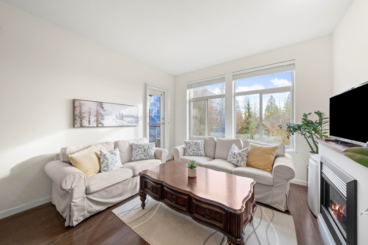 Family Room Photo of 309 15388 101 Avenue, Surrey, BC