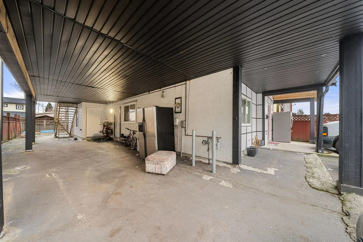 Kitchen Photo of 12541 77a Avenue, Surrey, BC