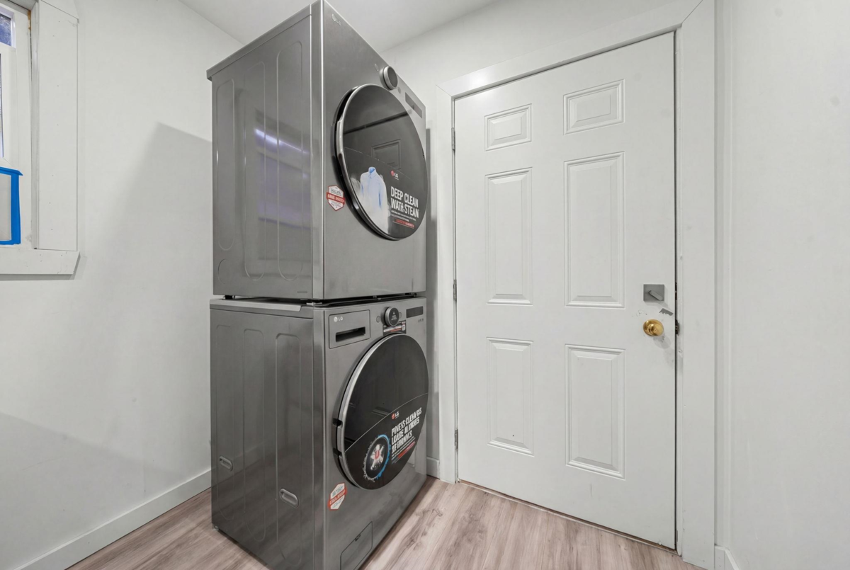 Swimming Pool Photo of 12541 77a Avenue, Surrey, BC