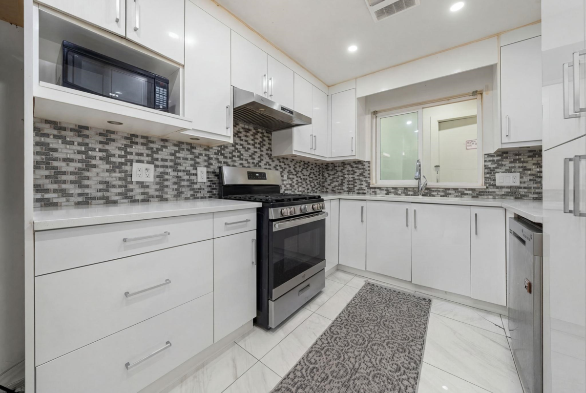 Walk-In Closet Photo of 12541 77a Avenue, Surrey, BC