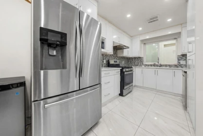 Guest Bathroom Photo of 12541 77a Avenue, Surrey, BC